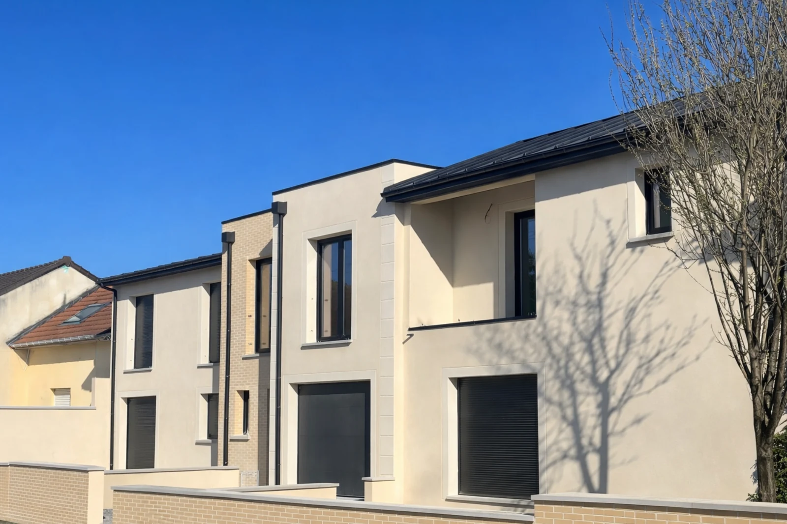 Maison contemporaine aux lignes sobres